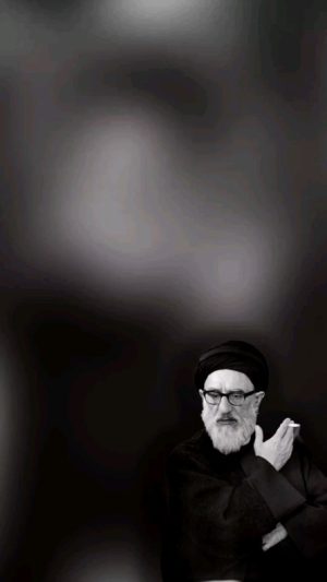 Parviz Parastouei Instagram - .
نمیدونم این فرمایشات ایشون مربوط به کدام مقطع از زمان است و خطابش به کیست
ولی  فرمایشاتشان تاریخ مصرف ندارد 
و می‌تواند خطاب به هرطیف وگروهی باشد
خواه مسئولین وقت آنموقع ،حال ،ویاآیندگان
خواه طیف هنرمندان
خواه ورزشکاران
خواه مجلس 
خواه هر مسئولی که ابتدا با نام مردم و دم زدن از حمایت مردم برکرسی مورد علاقه خود می نشیند
اصولا آدم هایی که ابتدا به دنبال نام و جاه و مقام هستند
همه جوره برای مردم ، سفره پهن می کنند و در باغ سبز ،برای دیده شدن
 و به محض رسیدن به اهداف خود عینک دودی میزنند و سوار برماشین های آنچنانی، که مردم مزاحمشان نشوند
چقدر خوب است که هر مسئولی یادش باشد ، چه عهدی با خدای خود و چه قول قرارهایی با مردم ،با مردمی که حمایتشان کرده ،داشته است.

هیچوقت یادم نمی‌رود زمانیکه زنده یاد آیت الله طالقانی به تنهایی به کردستان رفت و با سخنانش مردم دوست داشتنی کُرد را به آرامش دعوت کرد.
یادم نمی‌رود عکسی از ایشان،  زمانیکه در مجلس برروی زمین نشسته بودو به عصای خود تکیه داده بود،گرفته شد و زیر آن عکس معروف این جمله نوشته شده بود:
غم این خفته چند 
خواب در چشم ترم می شکند...
روحشان شاد
و یادشان همیشه جاودان...