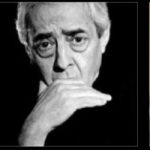 Parviz Parastouei Instagram - . تکه هایی عمیق برای الگو و عبرت از زندگی احمدرضا احمدی قسمتی از متن فروغ فرخزاد به او و قسمتی از متن او درباره مرگ خسروخان سینایی متن اول را فروغ در عنفوان جوانی احمد رضا احمدی برایش نوشته خیلی خوشحالم که رفته‌ای به جایی که نشانی از این زندگی قلابی روشنفکری تهران ندارد. برای تو که هوش و ذوق فراوانی داری و همچنین معصومیت و پاکیزگی فراوان، و همچنین ذهنی پاک و تأثرپذیر، یک دوره زندگی مستقل و دور از این جریان‌های مصنوعی و کم عمق، بهترین زمینه و پشتوانۀ تکامل می‌تواند باشد من گمان می‌کنم که انسان وقتی واقعاً به حدّ خلاقیت رسید، تنها وظیفه‌اش این است که این نیرو را دور از هر انتظار و قضاوتی بروز دهد. حالا چه اهمیت دارد که ساکنان «ریویرا» یا «کافه نادری» در مجلس ختم آدم، برای آدم دلسوزی کنند. آدم برمی‌گردد، مثل مرده‌ای به مجلس ختم خودش برمی‌گردد و با موجودیتی تازه و جوان و خیره کننده. اوضاع ادبیات همان شکل است که بود، مقدار زیادی وراجی و حرف مزخرف زدن و مقدار کمی کار… من که دلم بهم می‌خورد و تا آنجا که بتوانم سعی می‌کنم خودم را از شعاع این مقیاس‌ها و هدف‌های احمقانه و مبتذل کنار نگه دارم. من به دنیا فکر می‌کنم، هرچند امید دنیایی شدن خیلی کم و تقریباً صفر است، اما خوبی‌اش این است که آدم را از محدودیت این محیط 2 ضربدر 4 و این حوض کرم‌ها نجات می‌دهد و دیگر از این که در مراکز حقیر هنری این مملکت مورد قضاوت قرار گرفته است و بدبختانه رد شده است، وحشتی نخواهد کرد. عیناً مثل این است که آدمی بیاید تمام قوانین اخلاقی را زیر پا بگذارد و بگوید من از این حرف‌ها خسته‌ام و همین‌طور دیمی زندگی کند. درحالیکه ویران کردن اگر حاصلش یک نوع ساختمان تازه نباشد، بالنفسه عمل قابل ستایشی نیست. قسمتی از متن احمدی در وفات سینایی خسرو سینایی آدم بسیار خوبی بود و کاری به کار کسی نداشت و این اولین ویژگی اخلاقی سینایی است که به خاطرم می آید به خاطر همین اخلاق و البته مهربانی بی دریغش، من هم خیلی دوستش داشتم. شباهتی که شاید من و سینایی با هم داشته و داریم همین است که کاری به کار کسی نداریم چون خود من همیشه به این فکر می کنم که مگر چقدر عمر می کنیم که مدام انرژی و توان خودمان را بگذاریم برای سر و کله زدن با دیگران با شکستن دل و شکسته شدن دل هایمان. سینایی هم چنین آدمی بود. کسی از خسرو سینایی در طول این همه سال فعالیت، حرف تلخ و بدی نشنید یا او را وسط معرکه ها ندید آدم حسابی و درجه یکی که دیگر حضور ندارد و باید تاسف خورد به فقدان آدمی با این مشخصات که گفتم… @ahmadzadeh.habib.officia
