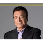 Parviz Parastouei Instagram - . ((ورق زنید)) آقای طبری محبوب دل های متهمان اقتصادی را ببینید با چه وقاحتی در محکمه جلوی قاضی و نماینده دادستان به ریش همه می خندد! این تازه نمونه کوچکی از شیادان است که بر سرسفره اختلاس گران نشسته و گردن کلفت کرده و الان هم براحتی روزگار می گذراند. ((حال به این موضوع توجه کنید )) هنرمندی بنام حسن شماعی زاده که یک عمر برای مردم خوانده و آهنگسازی کرده و موجب شادی مردم شده و در حال حاضر در آمریکا در ۸۱ سالگی بسختی روزگار می گذراند به قول معروف با سیلی صورت خود را سرخ می‌کند و حتی اگر کنسرتی داشته باشد که ندارد،سرپا نمی‌تواند بایستد! ملکی در منطقه جماران دارد ،که در اصل میراث پدری همسرش است ، که بنام دو فرزندش می باشد . این ملک در زمانی که آقای خمینی در قید حیات بودند و در جماران سکونت داشتند و آقای شماعی زاده مثل خیلی از هنرمندان که در آن مقطع به ناچار مهاجرت کردند و اموالشان رها شده در اینجا باقی ماند،افراد کمیته در آن مسقر شدند و بعد از درگذشت آقای خمینی ، همسر آقای شماعی زاده به خاطرپس گرفتن خانه دخترانش سه بار به ایران آمده و به دادگاه انقلاب مراجعه کرده ،که متاسفانه رای آقای حسین علی نیری این بوده که شماعی زاده از راه شغل کثیف خوانندگی این ملک را خریداری کرده!! ودر حال حاضر ملک به مزایده گذاشته شده و قراراست آپارتمان سازی شود! درصورتی که ملک ،ارث پدری همسرش بوده و هیچ ربطی به خود آقای شماعی زاده ندارد. واقعا روا نیست که هنرمندان آن زمان را کثیف بنامیم و اموالشان را مصادره کنیم! فکر نمی‌کنم این قضاوت و حکم خدا پسندانه باشد ! بهتر نیست بجای اینکه این هنرمندان مظلوم را که در غربت بسختی شب و روز می گذرانند را تحت فشار بگذاریم ،حقوق حقه مردم را از حلقوم طبری ها و اربابانشان بیرون بکشیم؟ اینقدر باعث سرشکستگی و دلشکستگی این هنرمندان در غربت نشویم @hassan_shamaizadeh_offical