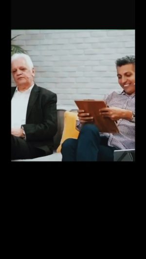 Parviz Parastouei Instagram - .
استاد امیر حاج رضایی عزیز
مرد فرهیخته 
اسوه ادب
برادر زاده زنده یاد طیب حاج رضایی 
یادم نمیره شبی که در درکه درخدمت شما بودم 
بی تعارف از شما خیلی آموختم
شما انسان بزرگی هستید و کسانی که به شما بی حرمتی کردند کوچک
تا بوده همین بوده 
جای شما در جمع آدم هایی که باعث رنجش شما شدند  نیست
آنها به شما نیاز دارند 
نه شما به آنها
زمان همه چیز را نشان خواهد داد
تا بوده همین بوده 
بچه محل بزرگوارم 
این جماعت دلِ خوشی از  نخبه هایی چون شما ندارند
این نیز می گذرد ...
تشکر از عادل فردوسی‌پور عزیز که باعث شد روی ماهتان را ببینیم و به عمق کلامتان بیاندیشیم
@adelferdosipourfan
@amirhajrezaei1325
@boufe_koor