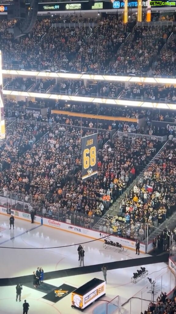 Pat McAfee Instagram - Helll yeah Jagr.. it’s about time that 68 headed to the rafters Thanks for the memories and good times from all of us Yinzer Kids 🎥 Twitter: PensOfAnarchy