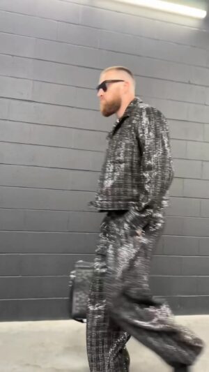 Pat McAfee Instagram - Travis Kelce is IN THE BUILDING 

🎥: @chiefs