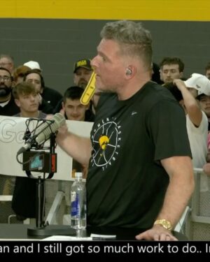 Pat McAfee Instagram - Lisa Bluder gave Caitlin Clark her flowers 💐 

( 🎥 @patmcafeeshow)