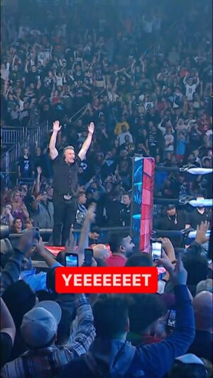 Pat McAfee Instagram - @patmcafeeshow was having the time of his life during @uceyjucey’s entrance 💀