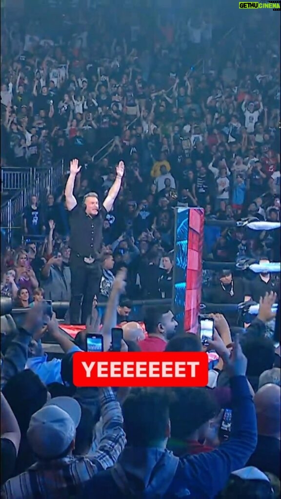 Pat McAfee Instagram - @patmcafeeshow was having the time of his life during @uceyjucey’s entrance 💀