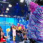 Patrícia Abravanel Instagram - Vamos sorrir e cantar? 🤩 O #ProgramaSilvioSantos está no ar! 📸 @gabrielcardosofoto