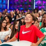 Patrícia Abravanel Instagram - Quando as crianças aparecem de surpresa nos bastidores da gravação e ainda participam do programa kkk 😅 Pedro entrou na fila do auditório e ainda acertou a resposta do 3 Pistas. ❤️❤️❤️ 📸 @gabrielcardosofoto SBT - Sistema Brasileiro De Televisão