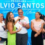Patrícia Abravanel Instagram - Aeee!!! Já estamos no ar com um programa INÉDITO especialmente pra vocês! 💚💚💚 #ProgramaSilvioSantos 📸 @gabrielcardosofoto SBT - Sistema Brasileiro De Televisão