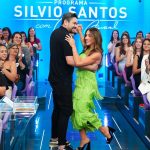 Patrícia Abravanel Instagram - Aeee!!! Já estamos no ar com um programa INÉDITO especialmente pra vocês! 💚💚💚 #ProgramaSilvioSantos 📸 @gabrielcardosofoto SBT - Sistema Brasileiro De Televisão
