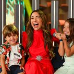 Patrícia Abravanel Instagram - Você está convidado para celebrar a véspera de Natal com a gente!!! 🎄🎅 Bora reunir a família e ceiar assistindo o nosso especial este domingo (24) às 20h ❤️ Boas festas!!! 📸 @gabrielcardosofoto SBT - Sistema Brasileiro De Televisão