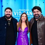 Patrícia Abravanel Instagram - Nosso domingo juntos, tá imperdível! Olha só quem estará com a gente. Espero vocês, 20h, no SBT! 💜 📸 @gabrielcardosofoto SBT - Sistema Brasileiro De Televisão