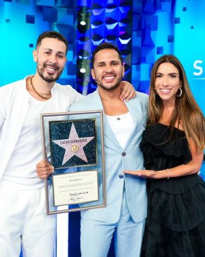 Patrícia Abravanel Instagram - Nosso domingo promete!!! @carlinhos e @lucasguimaraes no 3 Pistas ❤️ Agora é oficial! Lucas é do SBT! 🥰

E ainda tem Qual é a Música e Púlpitos da Sorte!
Domingo, 20h, no SBT. Espero você!!!

📸 @gabrielcardosofoto