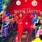 Patrícia Abravanel Instagram - Ho Ho Ho 🎅🎄 Nós estamos no ar com o Especial de Natal do #ProgramaSilvioSantos ❤️ 📸 @gabrielcardosofoto SBT - Sistema Brasileiro De Televisão