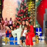Patrícia Abravanel Instagram - Ho Ho Ho 🎅🎄 Nós estamos no ar com o Especial de Natal do #ProgramaSilvioSantos ❤️ 📸 @gabrielcardosofoto SBT - Sistema Brasileiro De Televisão