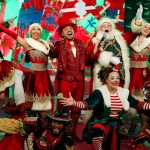 Patrícia Abravanel Instagram - Ho Ho Ho 🎅🎄 Nós estamos no ar com o Especial de Natal do #ProgramaSilvioSantos ❤️ 📸 @gabrielcardosofoto SBT - Sistema Brasileiro De Televisão