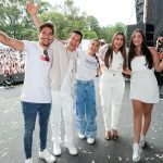 Patrícia Abravanel Instagram - Olha o Festão da Firma! 😎✨️ Todos os colaboradores do Grupo Silvio Santos juntos para brindar, celebrar, dançar, festar... para fechar o ano com muita alegria! Obrigada por esse ano incrível! 2024 é nosso!!! 📸 @gabrielcardosofoto SBT - Sistema Brasileiro De Televisão