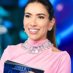 Patrícia Abravanel Instagram - Chega junto!!! Vem pra nossa festa ❤️ Já estamos no ar, no SBT. 📸 @gabrielcardosofoto SBT - Sistema Brasileiro De Televisão