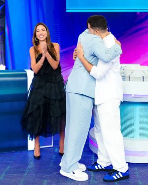 Patrícia Abravanel Instagram - Nosso domingo promete!!! @carlinhos e @lucasguimaraes no 3 Pistas ❤️ Agora é oficial! Lucas é do SBT! 🥰

E ainda tem Qual é a Música e Púlpitos da Sorte!
Domingo, 20h, no SBT. Espero você!!!

📸 @gabrielcardosofoto