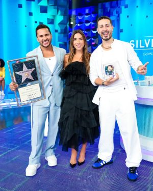 Patrícia Abravanel Instagram - Nosso domingo promete!!! @carlinhos e @lucasguimaraes no 3 Pistas ❤️ Agora é oficial! Lucas é do SBT! 🥰

E ainda tem Qual é a Música e Púlpitos da Sorte!
Domingo, 20h, no SBT. Espero você!!!

📸 @gabrielcardosofoto