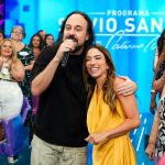 Patrícia Abravanel Instagram - Nosso domingo tá incrível 💛💛💛 Espero você 20h, no SBT 📸 @gabrielcardosofoto SBT - Sistema Brasileiro De Televisão