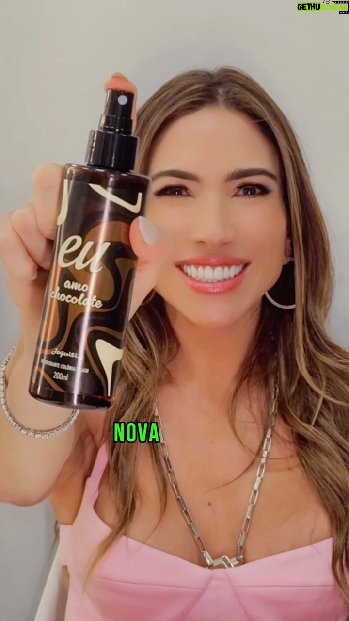 Patrícia Abravanel Instagram - 🙋🏻♀️+🐰+🍫+🧴= !? Parece que ele está tão ansioso quanto eu para as novidades da coleção ‘Amo Chocolate Jequiti’. 🍫 Quem mais gostaria de ganhar um ovo desse na Páscoa? #AmoChocolateJequiti #JequitiSaborChocolate #ExperimenteJequiti