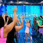 Patrícia Abravanel Instagram - Vamos sorrir e cantar? 🤩 O #ProgramaSilvioSantos está no ar! 📸 @gabrielcardosofoto