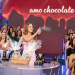 Patrícia Abravanel Instagram - Vamos sorrir e cantar? 🤩 O #ProgramaSilvioSantos está no ar! 📸 @gabrielcardosofoto