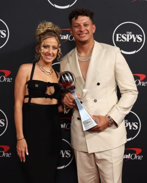 Patrick Mahomes Instagram - Thank you ESPN. Thank you Chiefs Kingdom!

📸: Allen Kee & Joshua Gateley / ESPN Images, GQ Sports