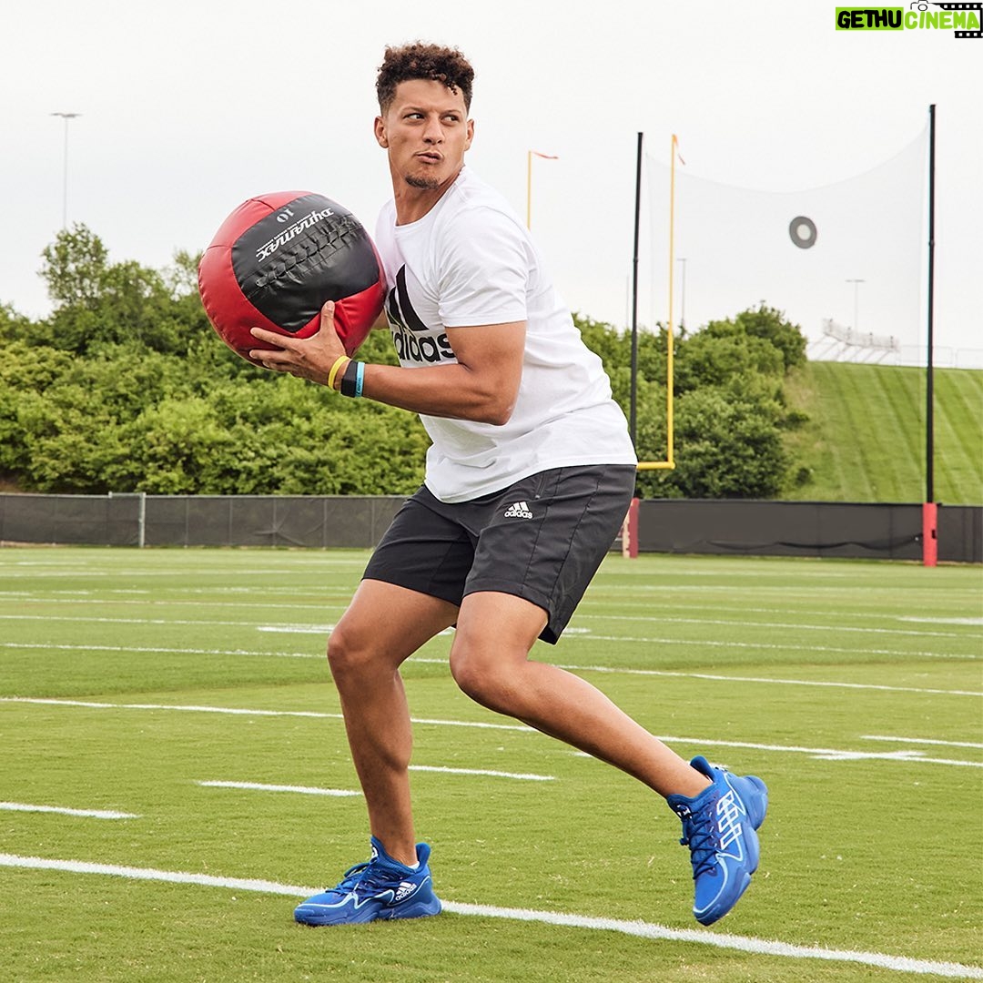 Patrick Mahomes Instagram - Royal Blue 80 👑⚾ A new season starts today on the other side of the parking lot. Mahomes 1 “Blue 80” colorway out now. Available on IG Shopping and adidas.com. @adidasFBallUS