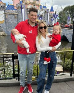 Patrick Mahomes Instagram - Welcome to the happiest place on earth, Bronze and Sterling! ❤️ Disneyland
