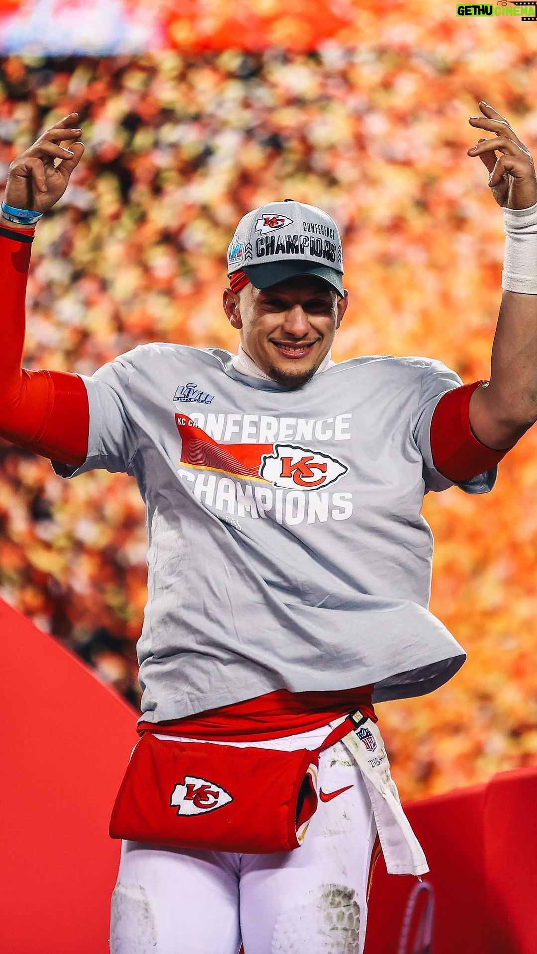 Patrick Mahomes - 352.9K Likes - Keep it rolling ⏰