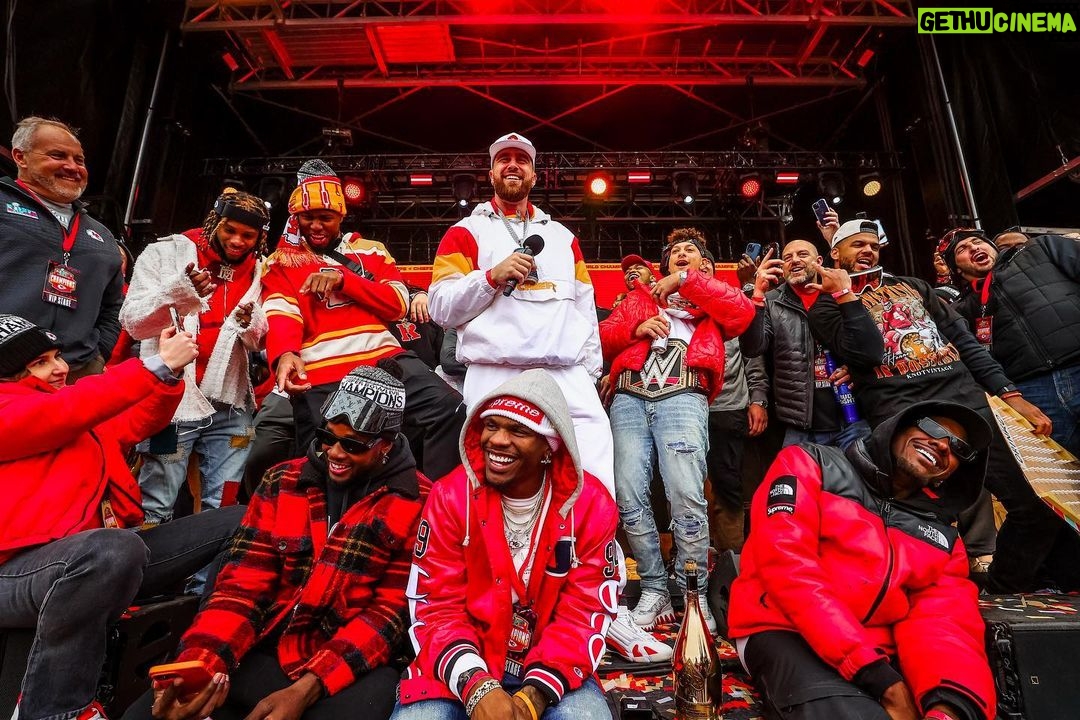 Patrick Mahomes Instagram - We love yโall #ChiefsKingdom! ๐๐ป