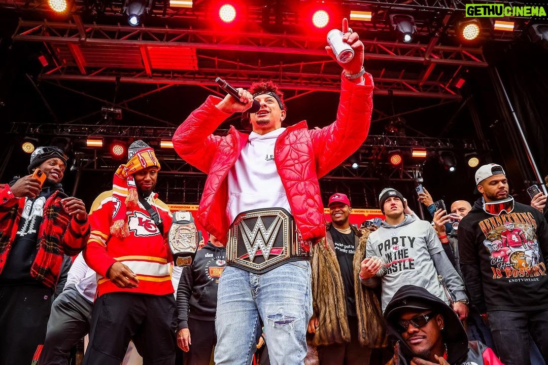 Patrick Mahomes Instagram - We love yโall #ChiefsKingdom! ๐๐ป