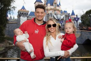 Patrick Mahomes Instagram - Disneyland with the fam ✅