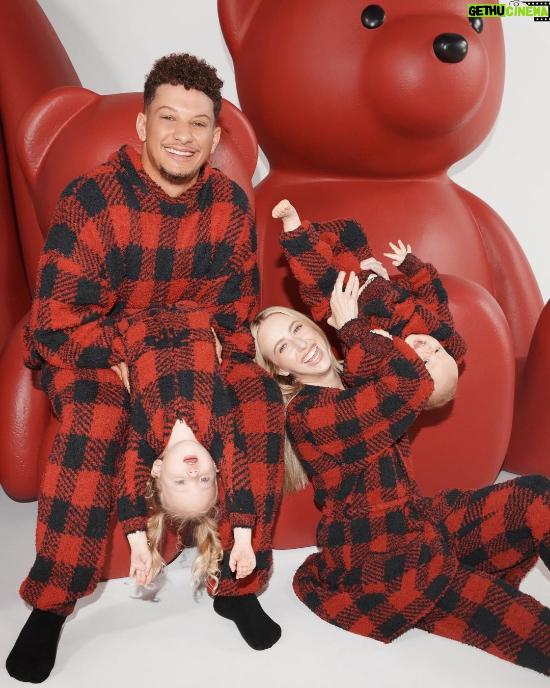 Patrick Mahomes - 271.1K Likes - The holidays start with @skims.