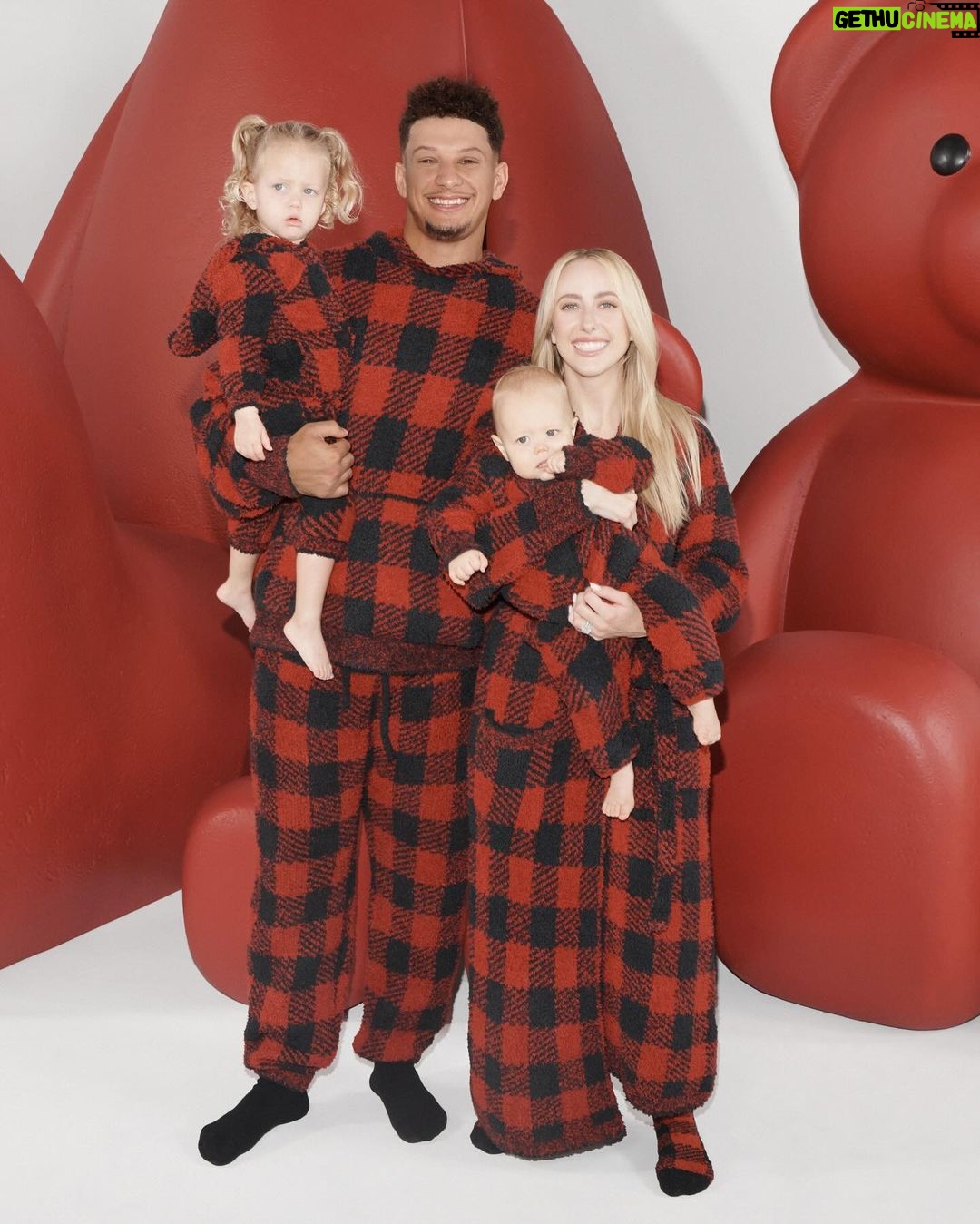 Patrick Mahomes - 271.1K Likes - The holidays start with @skims.