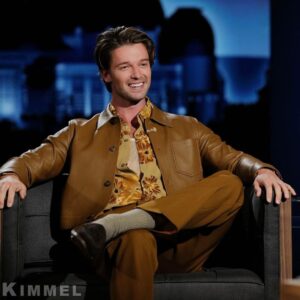 Patrick Schwarzenegger Instagram - Here’s a really awkward photo of Jimmy Kimmel & I wearing Baby-Gap😂

In all seriousness was so fun/ cool to do a in person interview. My first time. Link in bio if you want to watch!!