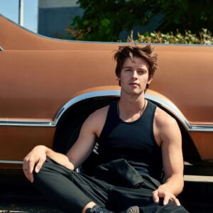 Patrick Schwarzenegger Instagram - Did 10 curls before the photo shoot.