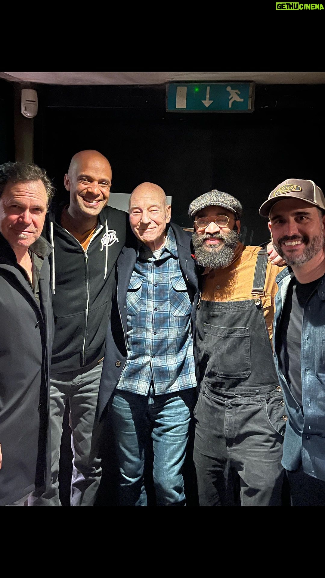 Patrick Stewart Instagram - One of the jazz cats for the night š„Thanks to @stixfinnie @kurtelling @charliehunter67 and @KennyBanksJunior for letting me have a go on drums! @thejazzcafe