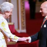 Patrick Stewart Instagram - Congratulations to Her Majesty The Queen on this remarkable milestone and cheers to a wonderful #PlatinumJubilee celebration.