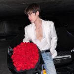 Patsit Permpoonsavat Instagram - Lucky to have you, my fans ❤️ #HappyValentinesDay ขอบคุณดอกไม้สวยๆจาก @thansaflowers #ValentinesDay
