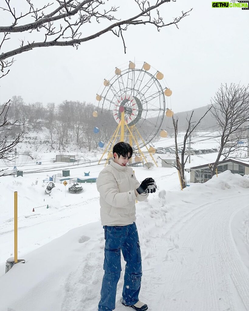 Patsit Permpoonsavat Instagram - Sweater weather ❄️ Furano, Hokkaido