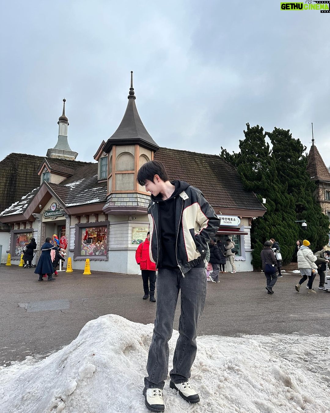 Patsit Permpoonsavat Instagram - Hi~ 2024, Hope U be a good child. ❄️ #HappyNewYear