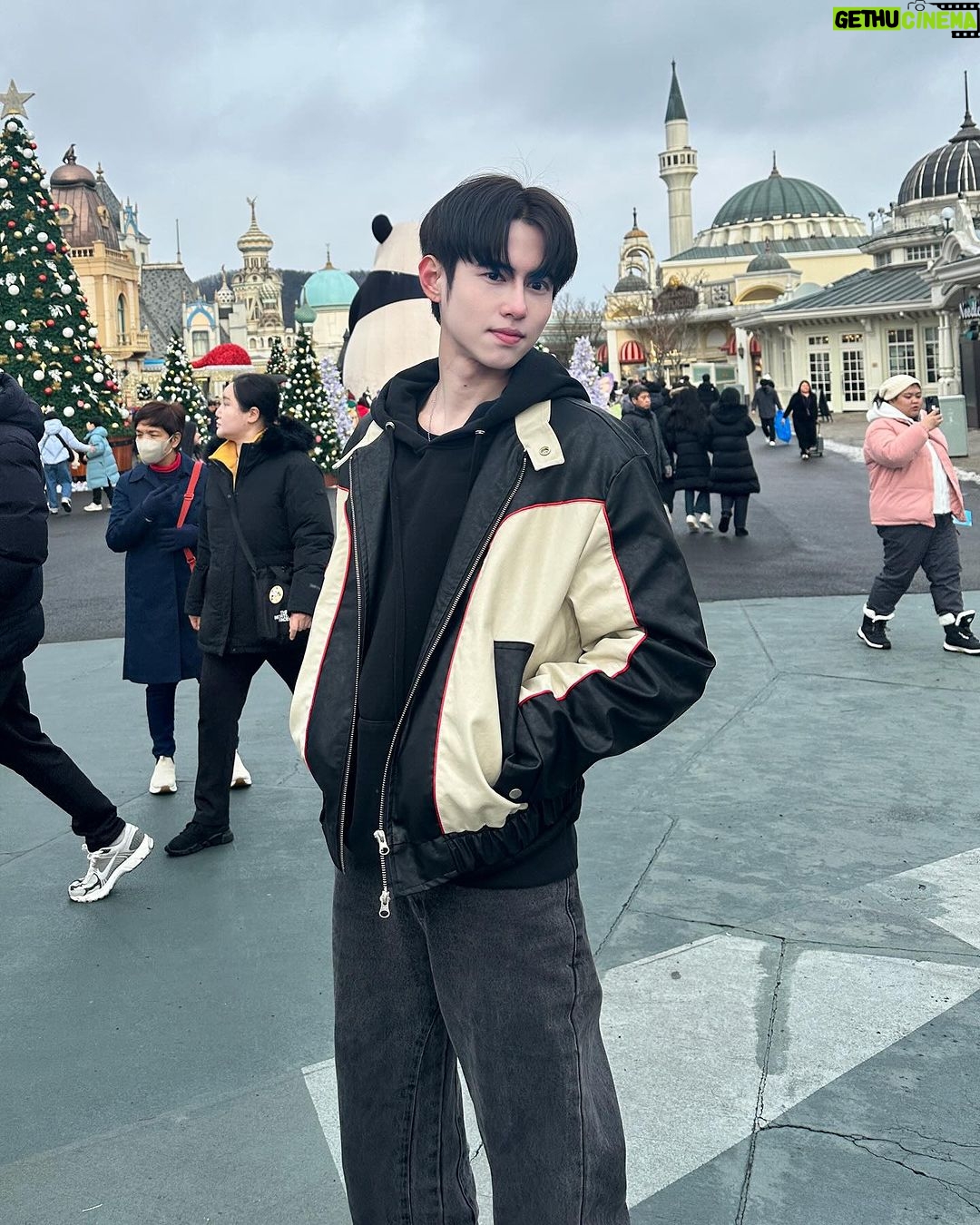 Patsit Permpoonsavat Instagram - Hi~ 2024, Hope U be a good child. ❄️ #HappyNewYear
