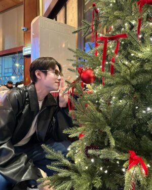 Patsit Permpoonsavat Instagram - Merry Christmas or Marry with me 🫣