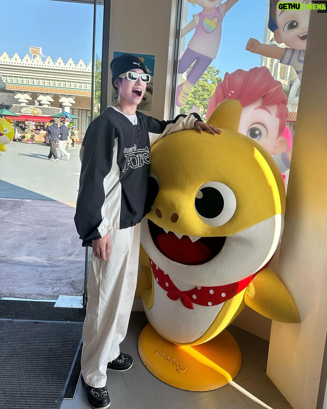 Patsit Permpoonsavat Instagram - เพิ่งกลับมาเอง อยากหนีเที่ยวอีกล้าา 😉 Everland Theme Park, Seoul Korea