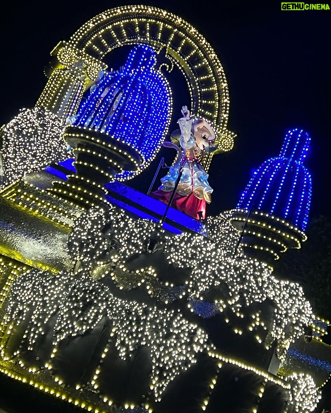 Patsit Permpoonsavat Instagram - เพิ่งกลับมาเอง อยากหนีเที่ยวอีกล้าา 😉 Everland Theme Park, Seoul Korea
