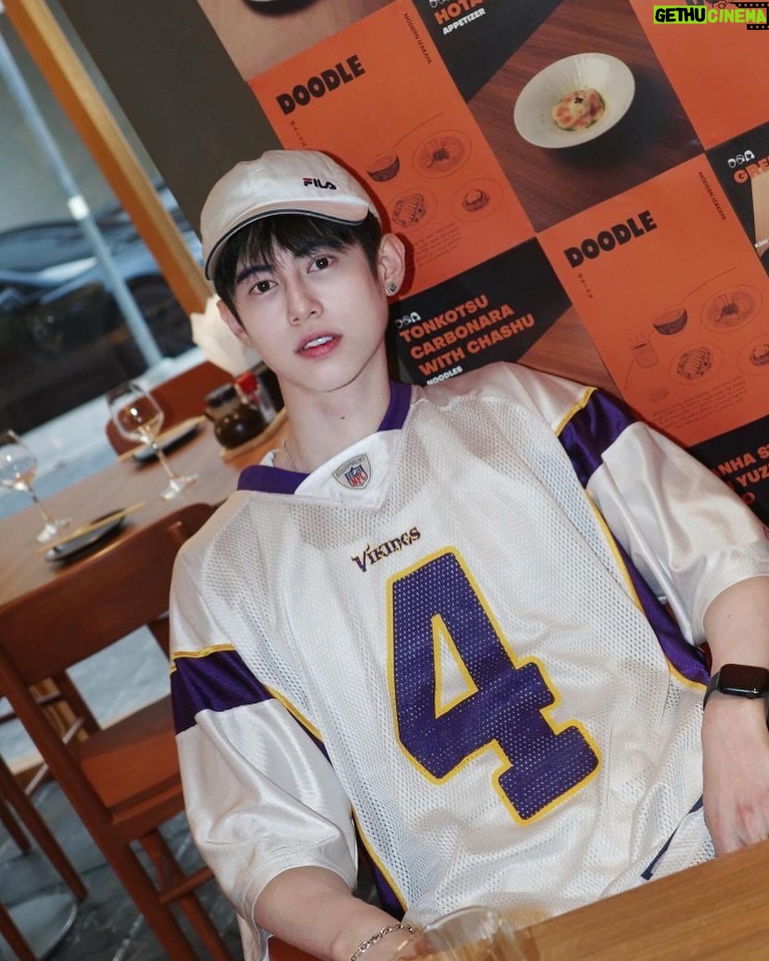 Patsit Permpoonsavat Instagram - กินคนเดียวมันเหงา มากินกับเราได้นะ 🤭 Doodle Izakaya