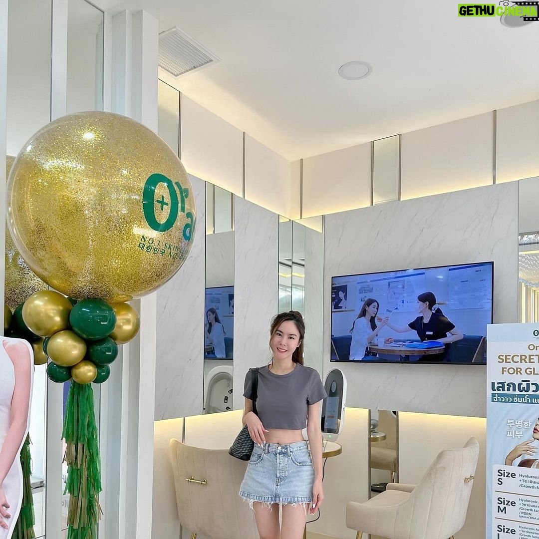 Pattarasaya Kreursuwansiri Instagram - แวะไปทำเครื่อง 10 therma & 10 thera ที่ร้านซิสมาที่ @oracleclinic_thailand ไม่บวมไม่เจ็บเลย ถูกใจค่ะซิส😍🤗