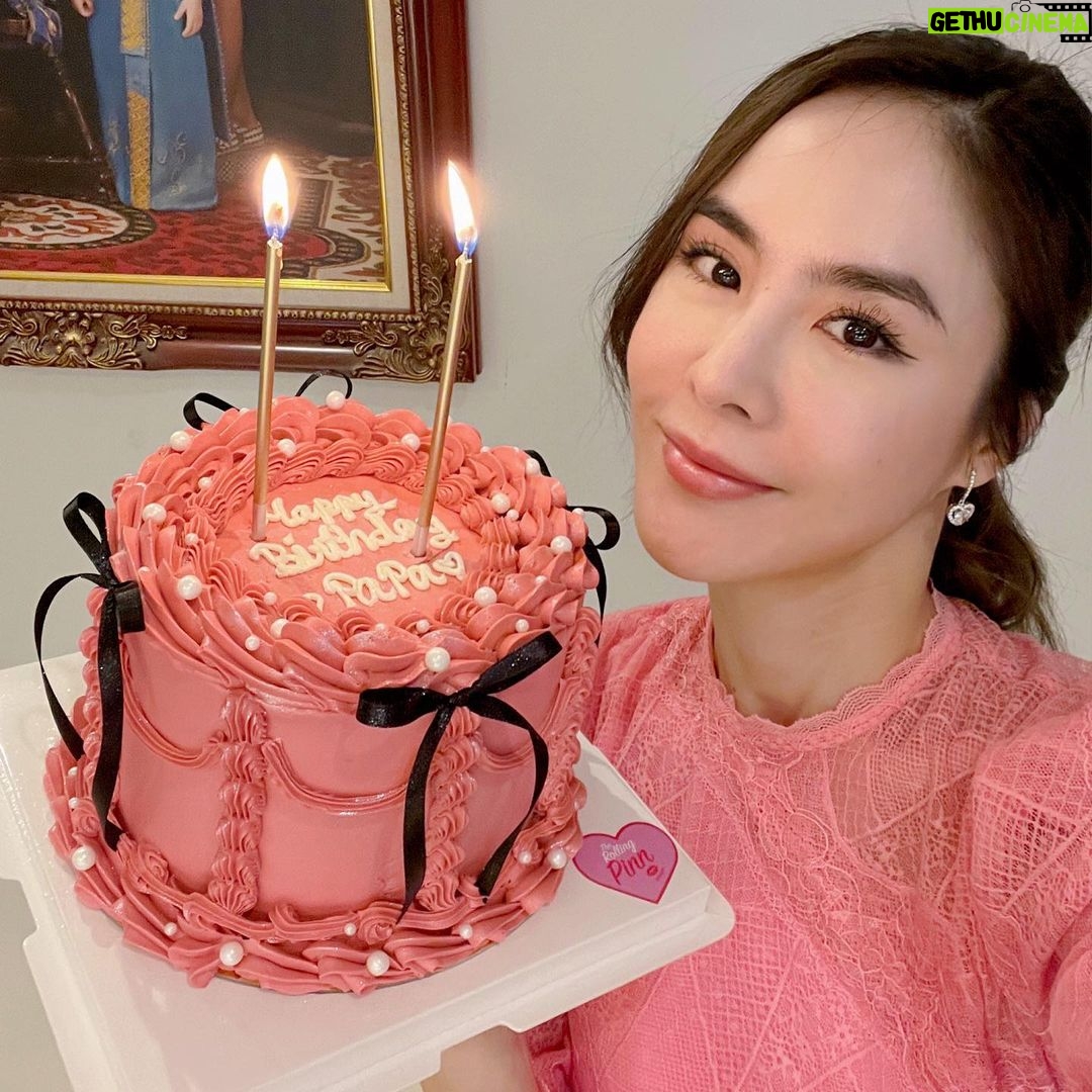 Pattarasaya Kreursuwansiri Instagram - แต่งตัวให้เข้ากับเค้กปะป๊าค่ะ🥰🎂 เค้กวันเกิดปะป๊าค่าา😁